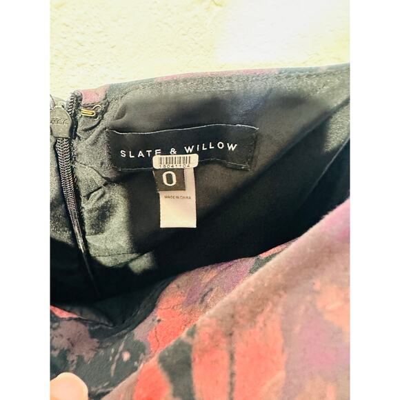 SLATE & WILLOW Red Purple Ruched Floral Side Slit Scoop Neck Dress size 0 - Picture 7 of 16